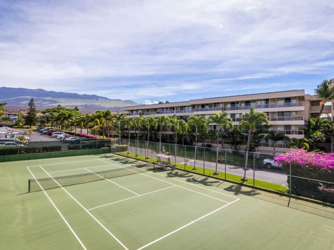 Penthouse 1 BD King Suite with Ocean Views!, Maui