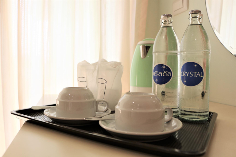 Food & Drinks 9