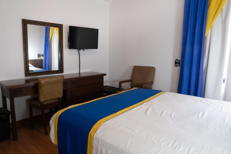 Bedroom 3, Hotel Sierra Gorda, Victoria