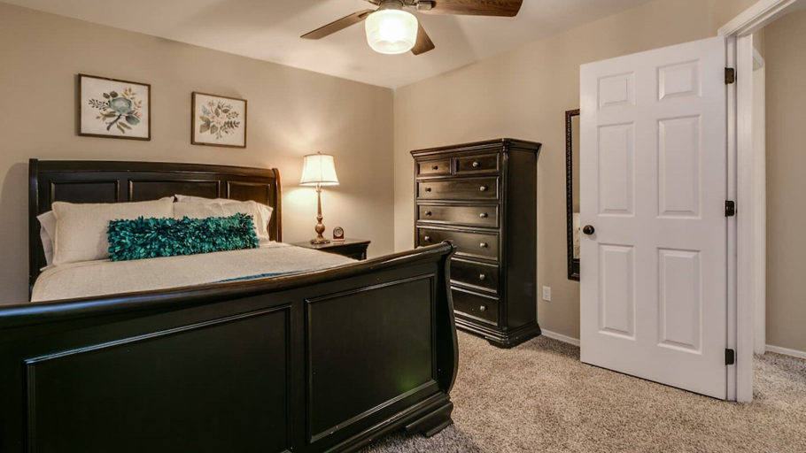 Room 5, Spectacular Golf Course Home With Pool and Views!, Maricopa