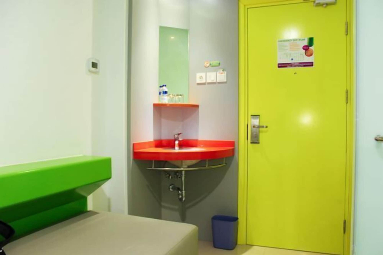 Bathroom 13