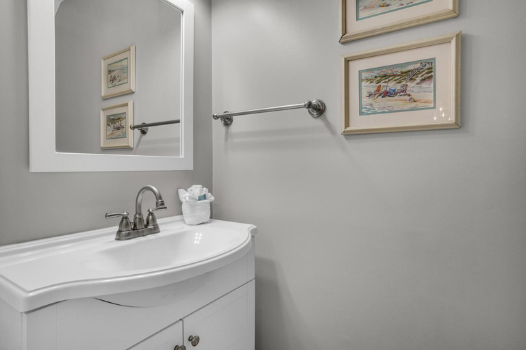 Others 5, Seabreeze Escape, Walton