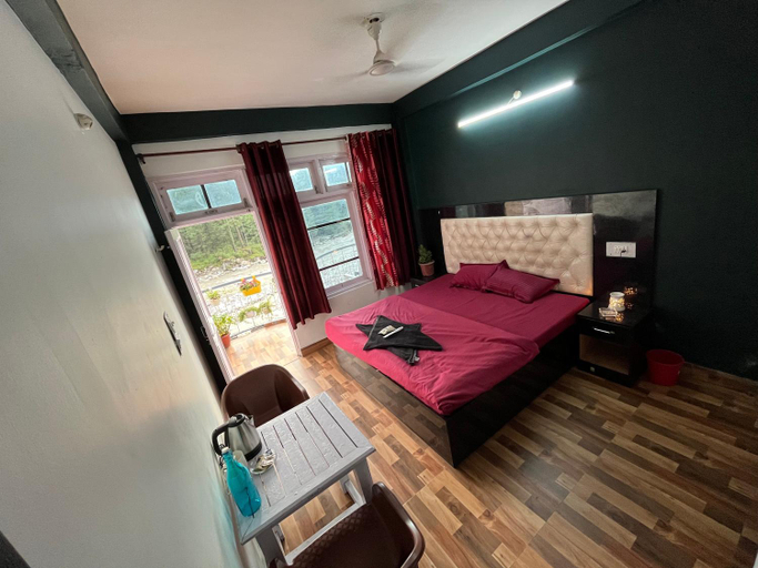 Bedroom, Shanti Cafe - Signature Stays Kasol, Kullu