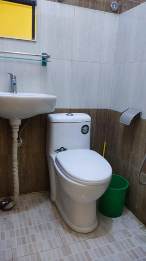 Bathroom 4, Jungle front lodge, Gandaki