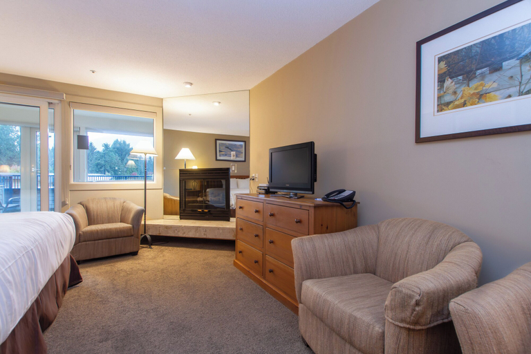 Bedroom 2, Village Gate House by Whiski Jack, Squamish-Lillooet