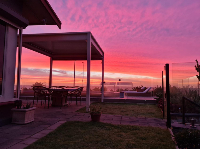 Exterior & Views 3, Glenelg Beach House With Private Beachfront Pool, Adelaide