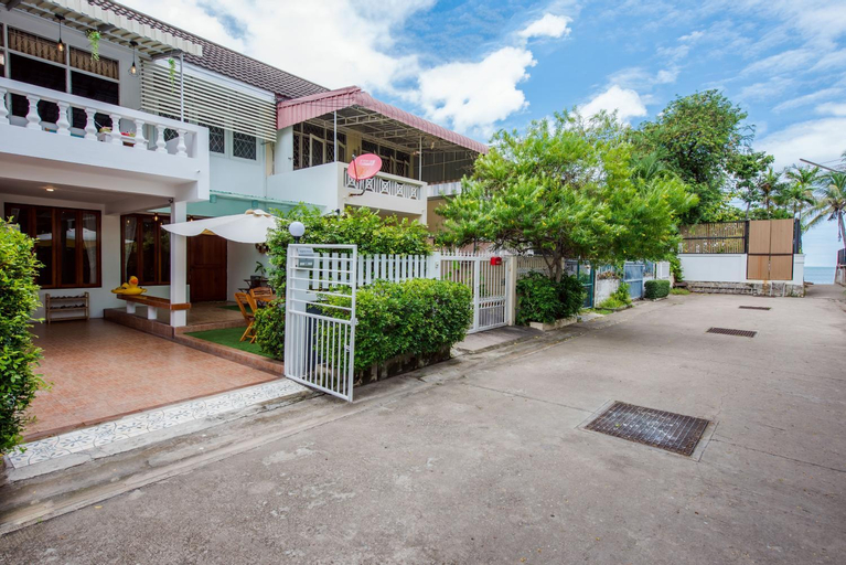 Exterior 10