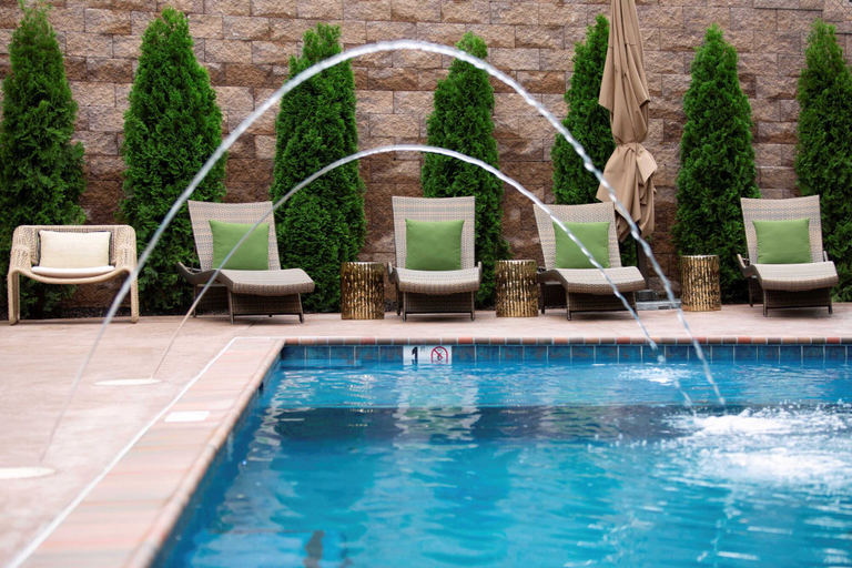 Sport & Beauty 2, The Swiftwater, Monroe