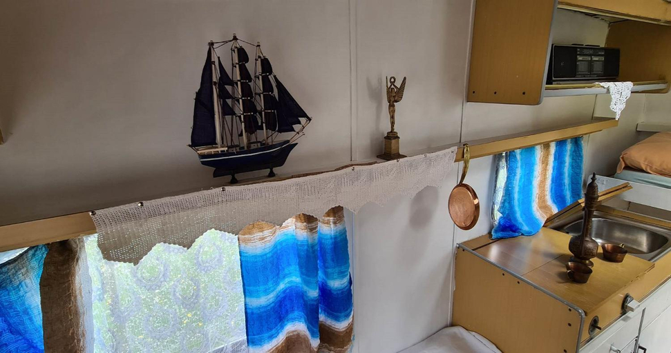 Bedroom 3, Lakeside Camping