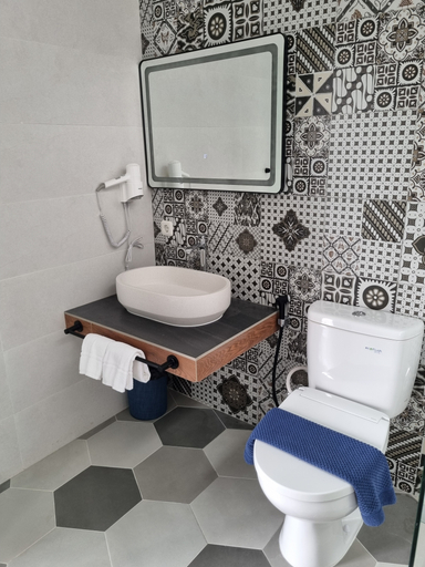 Bathroom 5, ruma lanka villa with private pool in solo, Solo