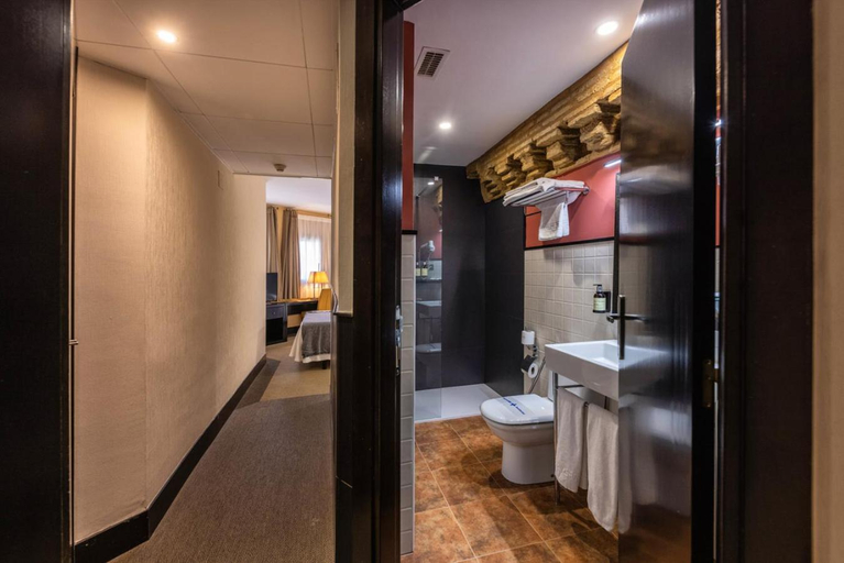 Bathroom 4, Hotel Monasterio Benedictino., Zaragoza
