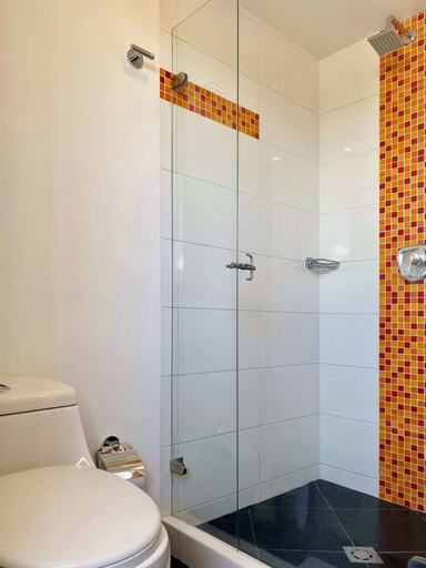 Bathroom 3, w Modern 2BR in Chapinero, Santafé de Bogotá