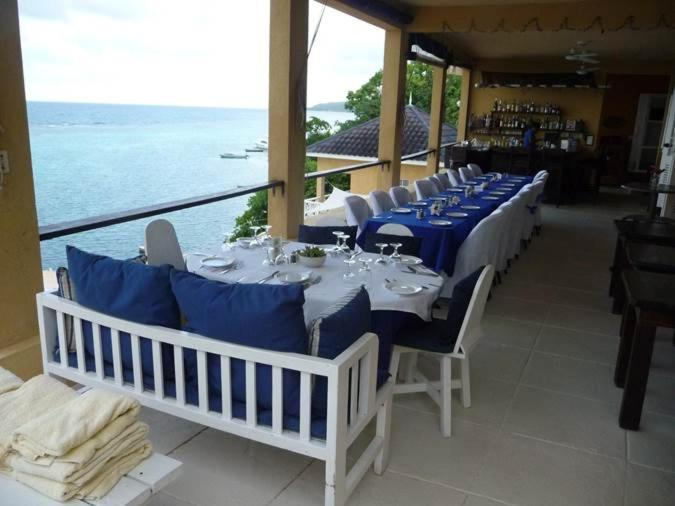 Food & Drinks, Moxons Beach Club