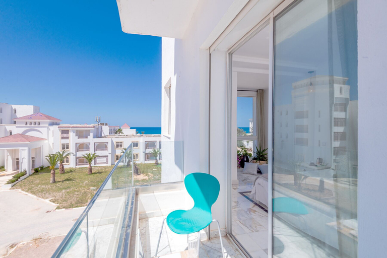 Others 4, Azur, La Marsa