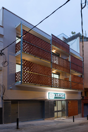 2, 8 lacus, Barcelona