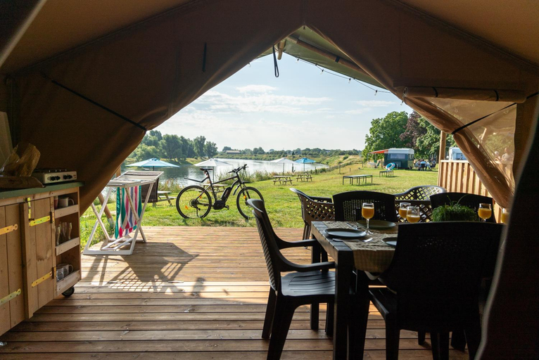 Others 5, Camping de Boomgaard, Limburg
