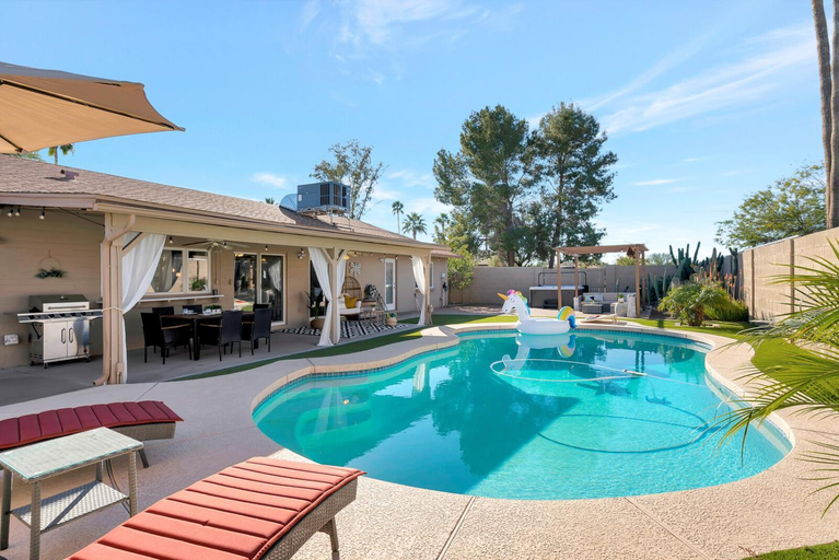 Others 2, Scottsdale Designer Oasis - Private Pool & Insta Getaway, Maricopa