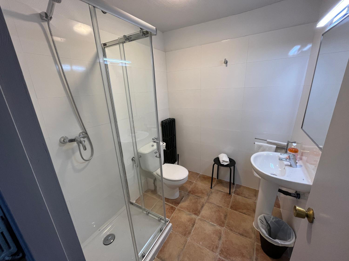 Others 3, Hostal ARS, Girona