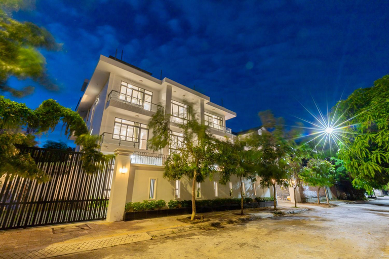 Palm Villa 34 ( Luxury Villa with 17 bed room, karaoke & bida inside), Vũng Tàu