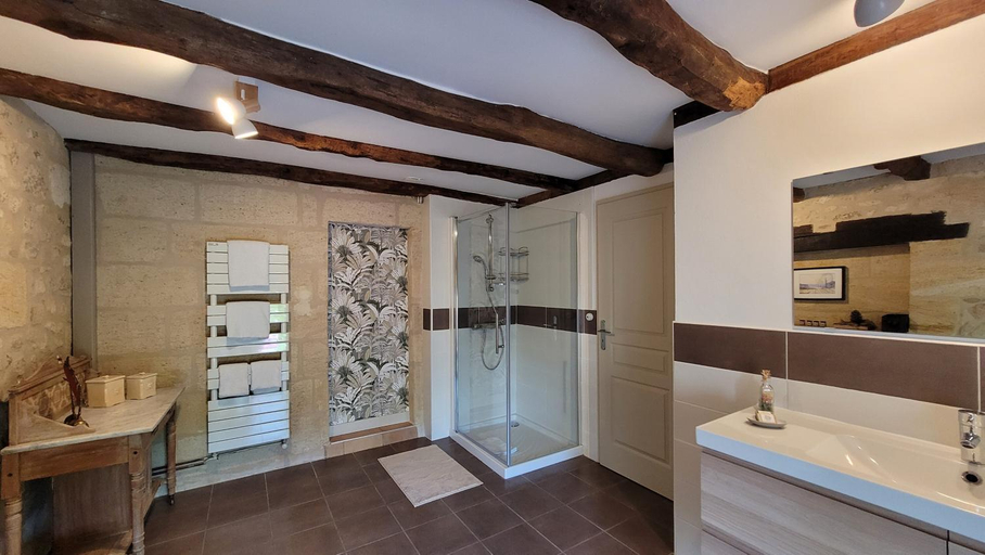 Bathroom 5, Au Do'Mayne des Bouilles - Spa & Piscine, Gironde