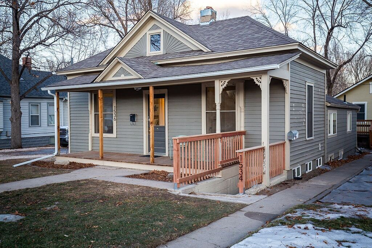 Exterior & Views 2, Cozy Retreat | Walk to Unc | Free Cruiser Bikes, Weld