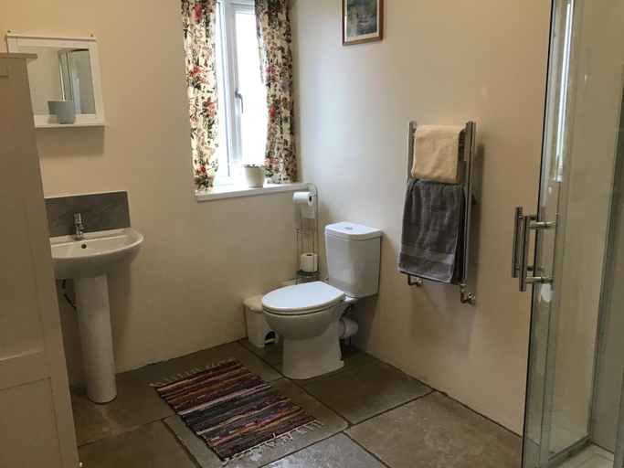 Bathroom, 1 Bed Lodge-Sleeps 4-Pet Friendly-Free Parking, Herefordshire