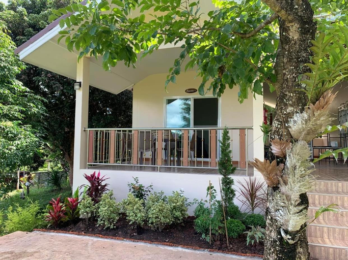 Exterior 3