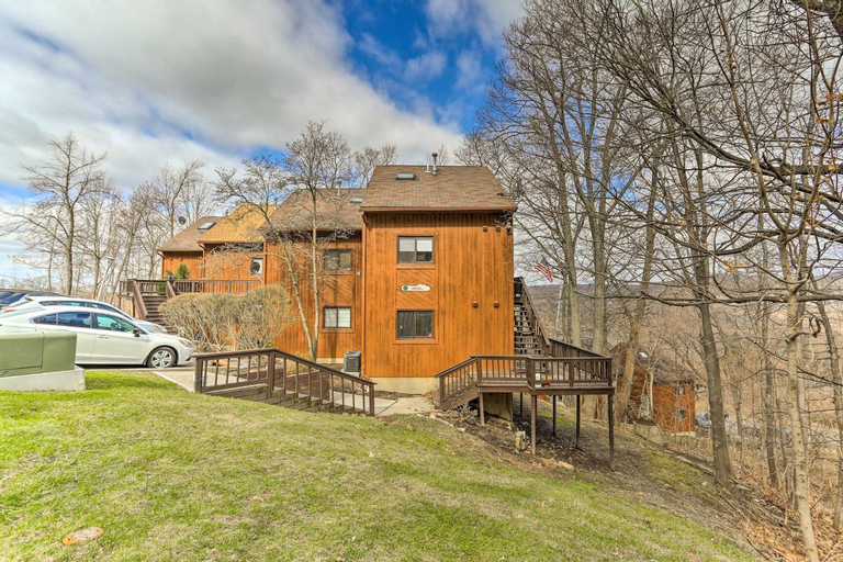 Mountain Creek Condo with Grill Walk to Lifts!, Sussex