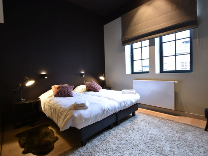 Room 2, Luxurious Apartment in Nieuwpoort with Hot Tub, West-Vlaanderen