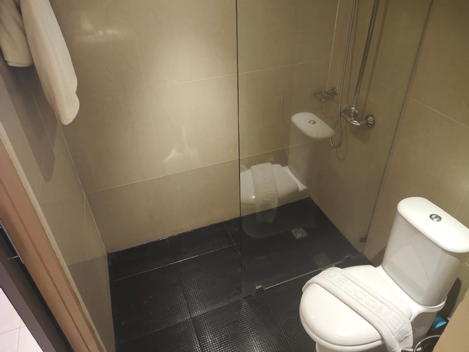 Bathroom 12