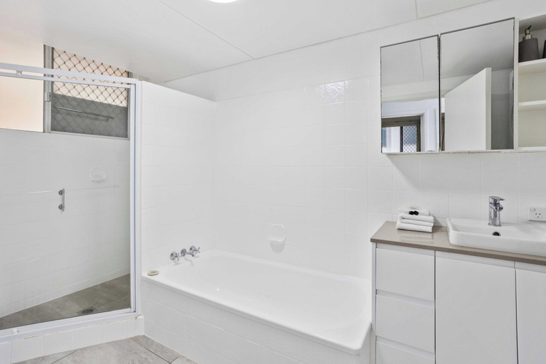 Bedroom 3, Iconic Burleigh Beachfront Apartment, Gold Coast