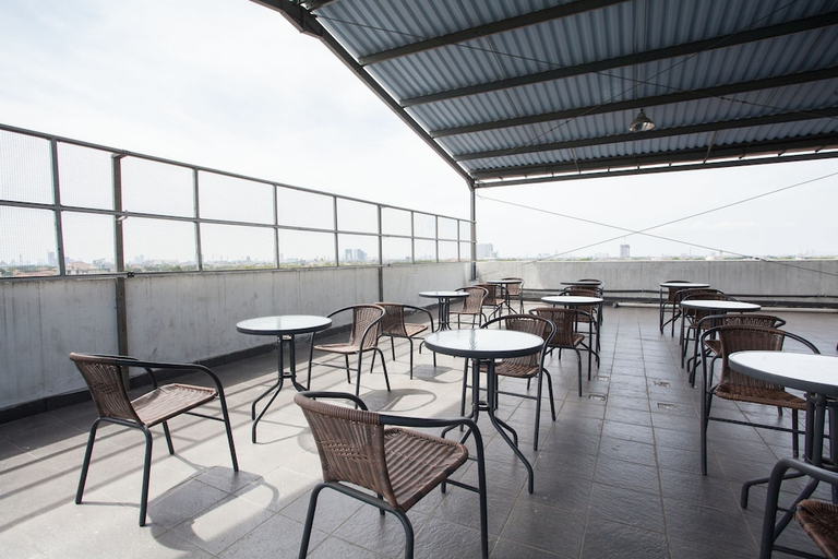 Food & Drinks 5, RedDoorz @ K23 Rungkut Madya, Surabaya