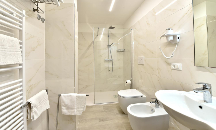 Bathroom 5, Hotel Meuble Nazionale, Udine
