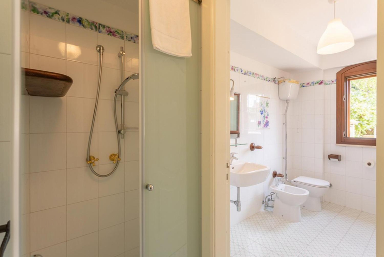 Bathroom 3, Villa Palazzola, Ragusa