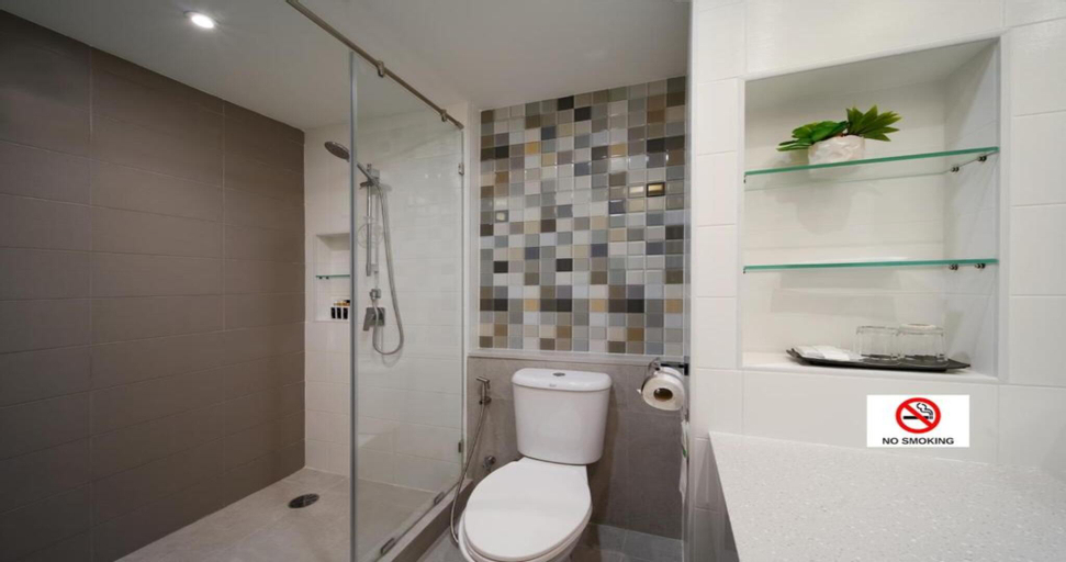 Bathroom 16