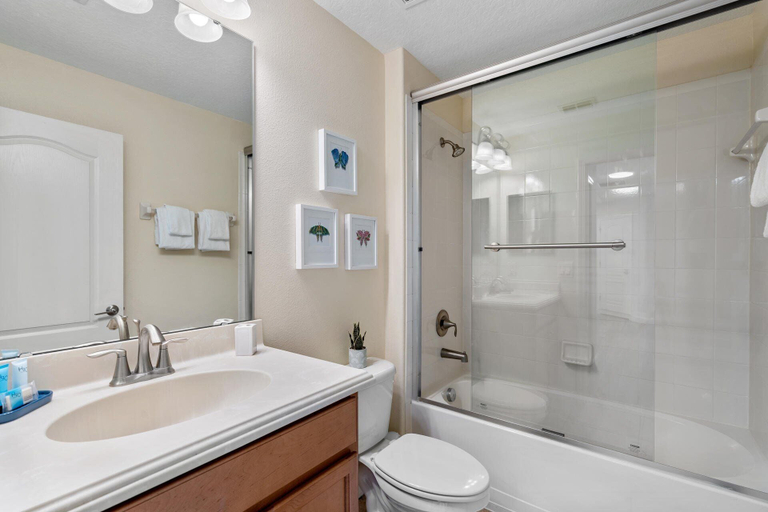 Bathroom 4, 8948 Bismarck Palm rd, Osceola