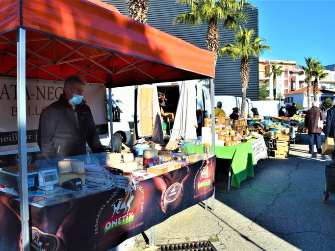 Food & Drinks, Appartement Climatise 2P avec Parking, Proche Plage et Commerces a Cavalaire - FR-1-226B-99, Var