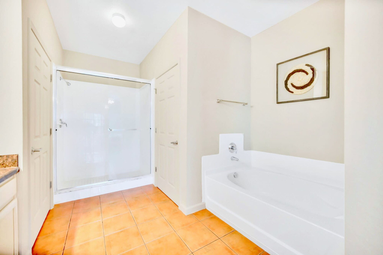 Room 5, 3BR Condo - Pool Sauna Gym - Near Disney, Orange