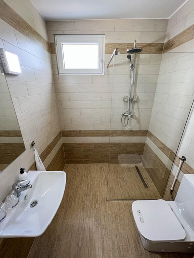 Bathroom 2, Happy Hill Rooms, Banja Luka