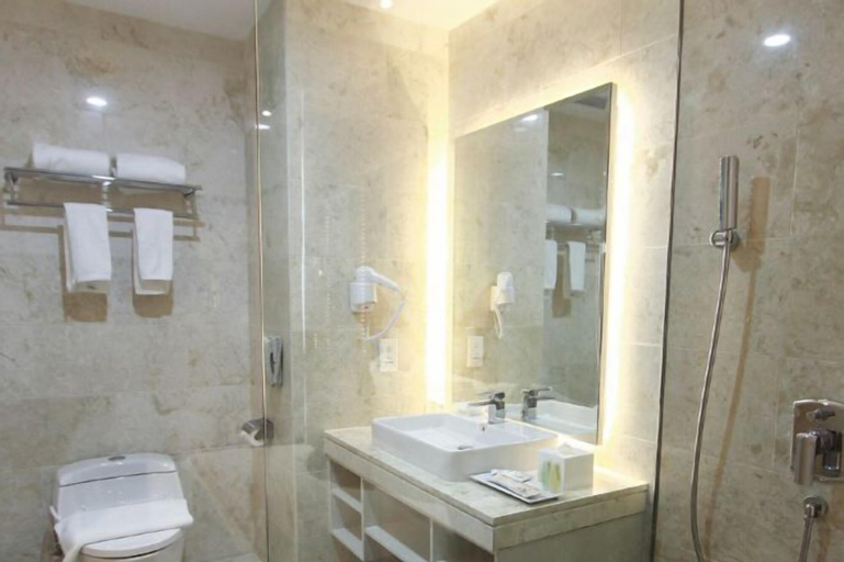 Bathroom 12