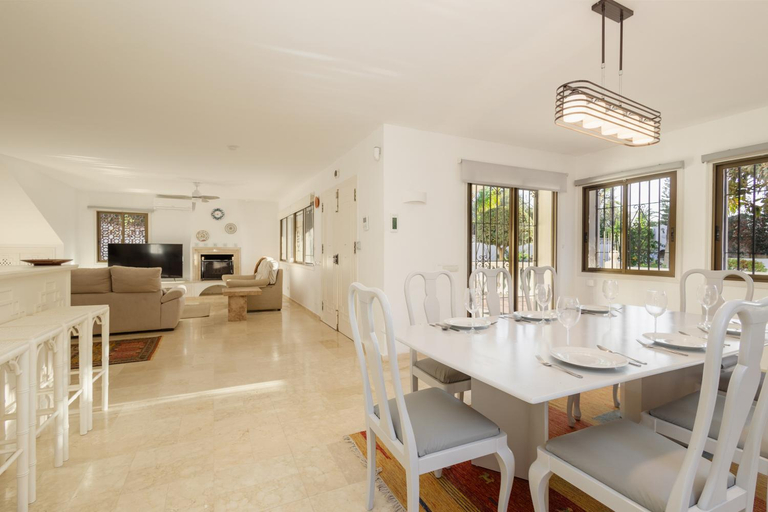 Others 5, Spacious house with pool, garden and solarium in Las Chapas, Marbella, Málaga