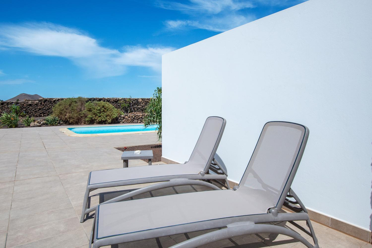 Sport & Beauty 2, North Shore Villas, Villa MAKAI, Heated & Shared Pool, Las Palmas