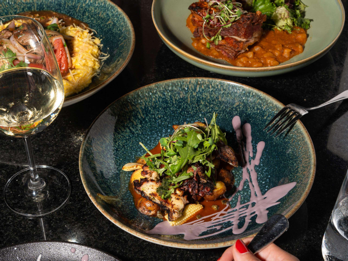Food & Drinks 18