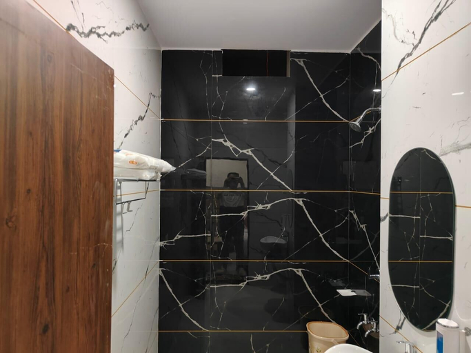 Bathroom 4, Hotel Kashni, Satna