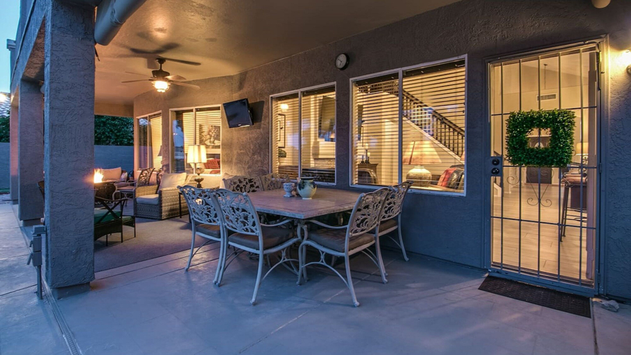 BBQ/picnic area 2, Spectacular Golf Course Home With Pool and Views!, Maricopa
