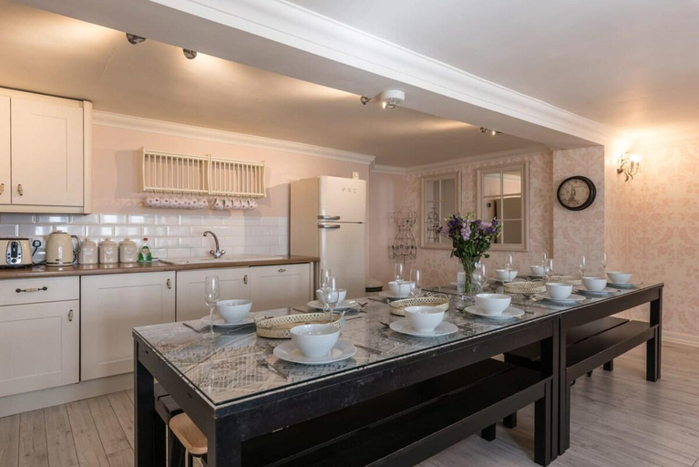 Others 3, Little Paris | Parking | by Brighton Holiday Lets, Brighton and Hove