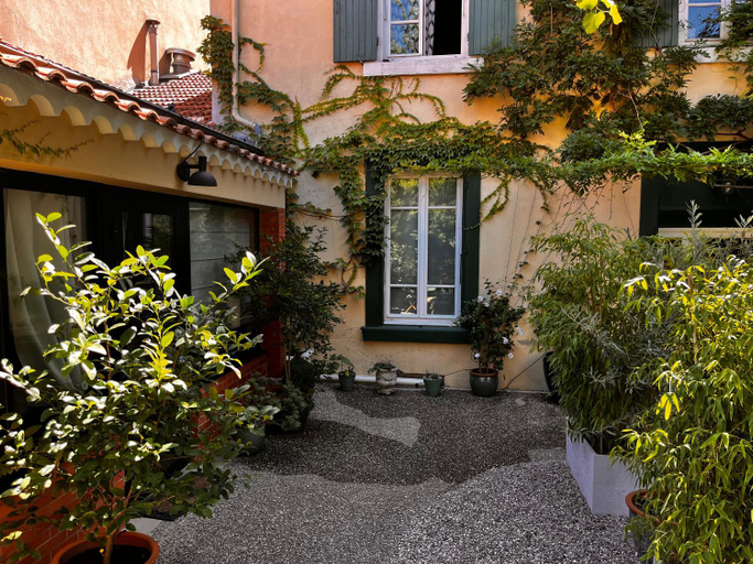 Exterior 5