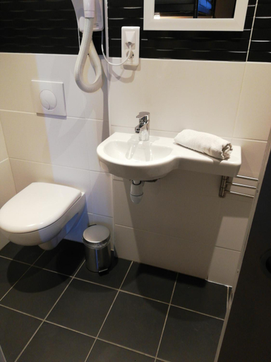 Bathroom 5, Le Patio, Aveyron
