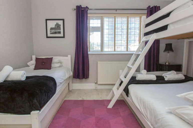 Others 5, Little Paris | Parking | by Brighton Holiday Lets, Brighton and Hove