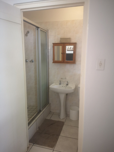 Bathroom 3, 34 Camarque, eThekwini